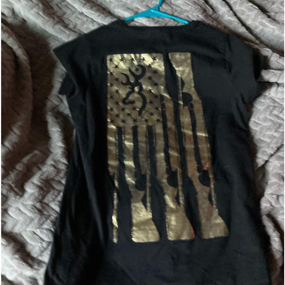 6 for $20 Barely Worn Women’s Browning Brand Small T shirt. gold design